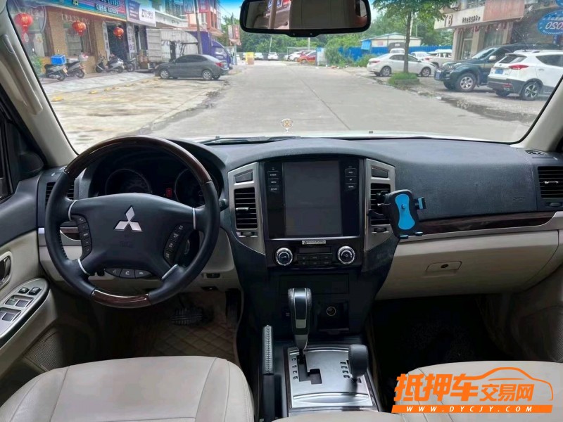 广州19年三菱帕杰罗4