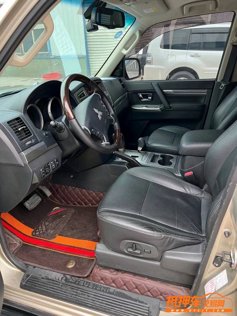 徐州17年三菱帕杰罗6