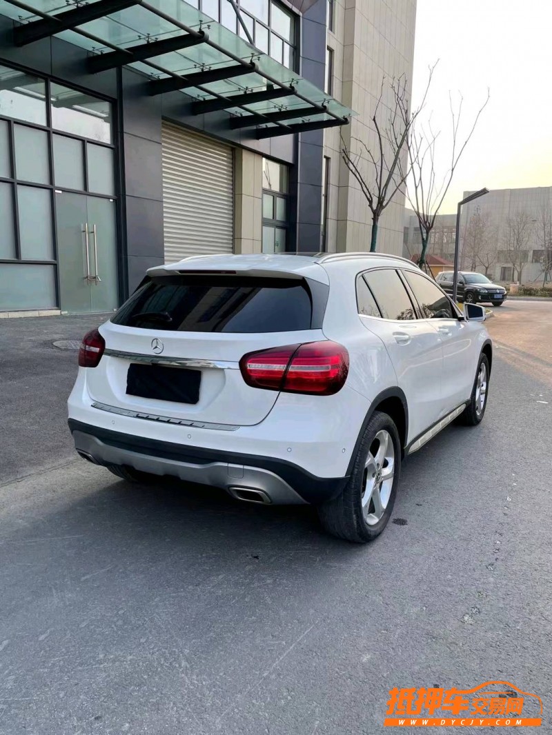 宿迁19年奔驰GLA8