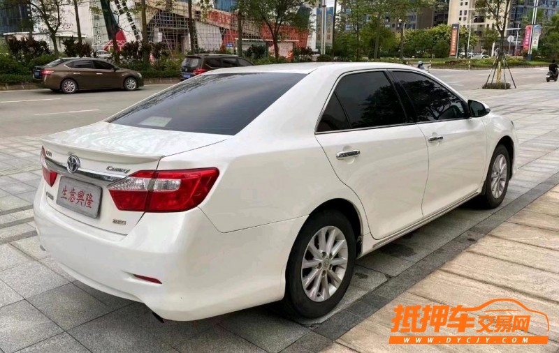 北京13年丰田凯美瑞8