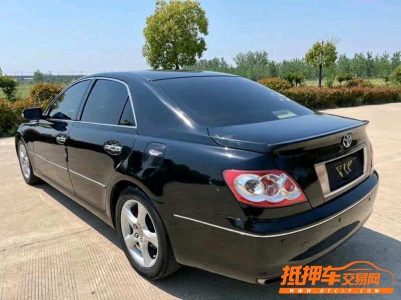 盐城10年丰田锐志5