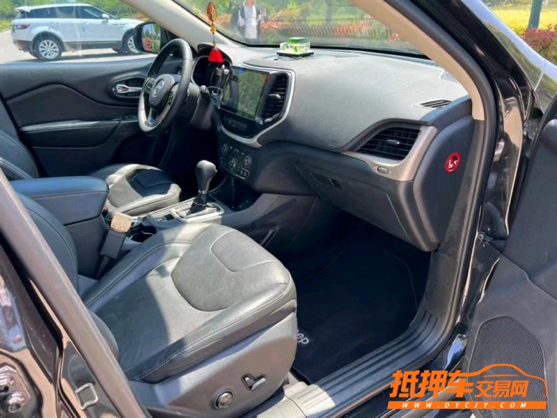 鹽城17年Jeep自由光9