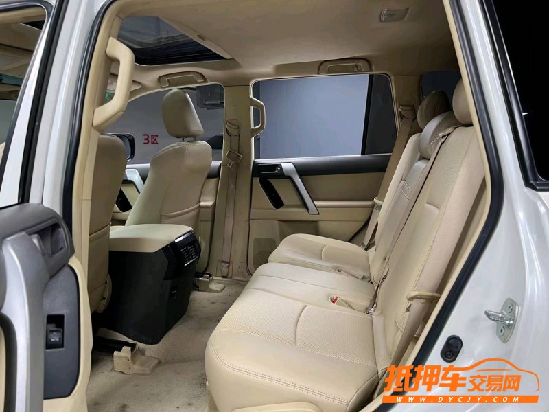 成都18年丰田普拉多8