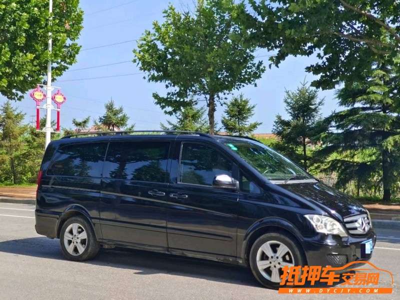 青岛14年奔驰唯雅诺5