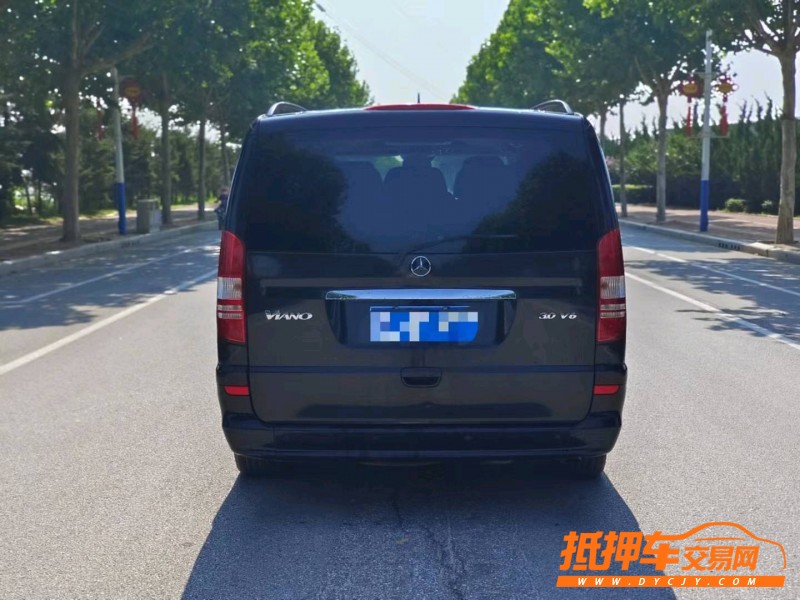 青岛14年奔驰唯雅诺8