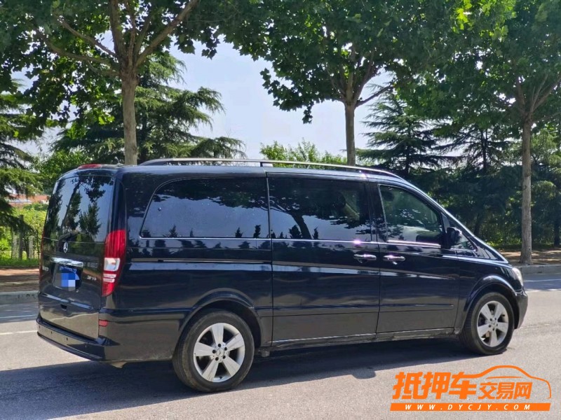 青岛14年奔驰唯雅诺9