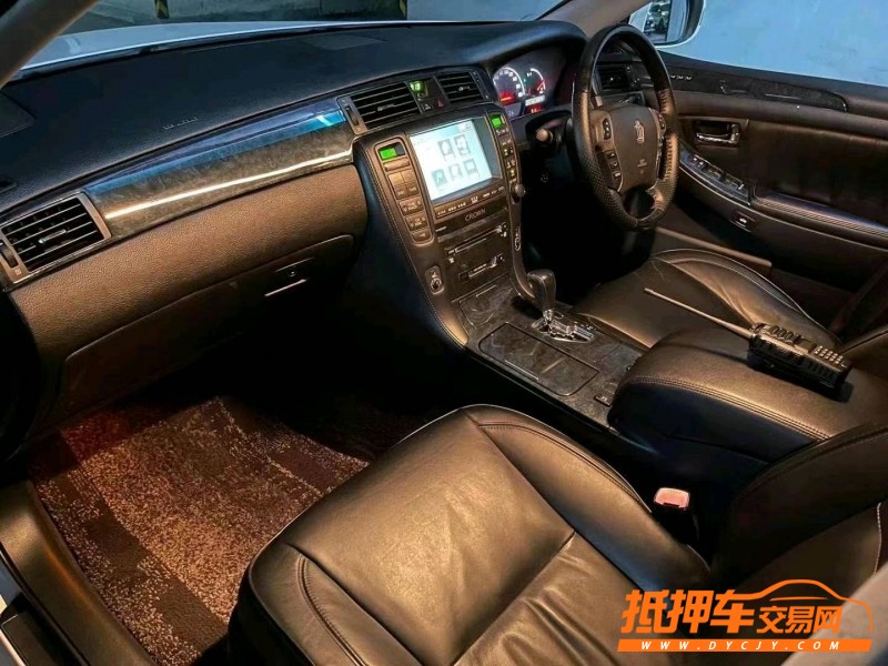 广州10年丰田皇冠5