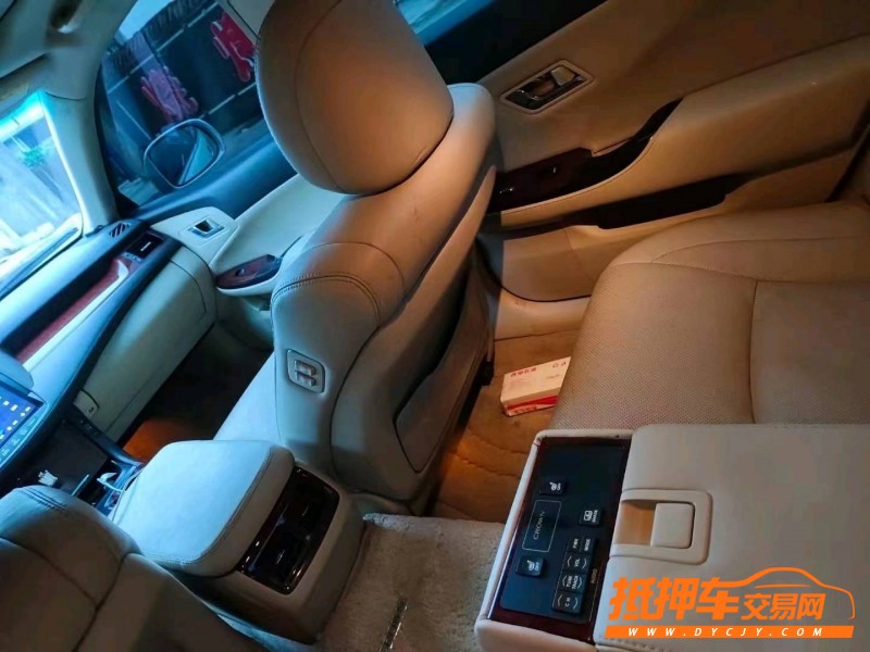 北京11年丰田皇冠8