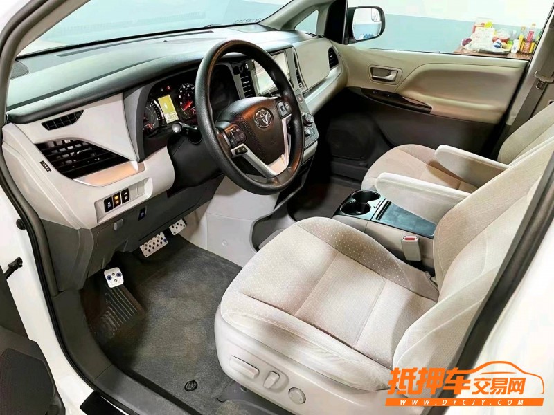 潍坊15年丰田塞纳4