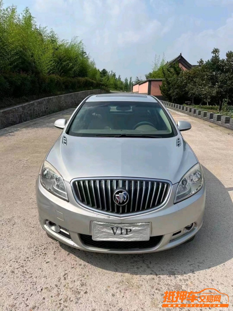 青岛11年别克英朗1