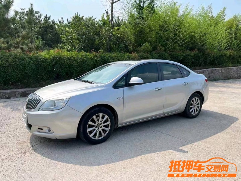青岛11年别克英朗2