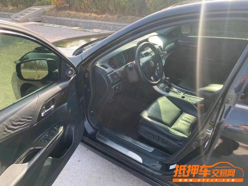 青岛14年本田雅阁8