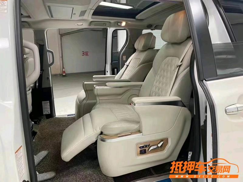 成都20年丰田塞纳5