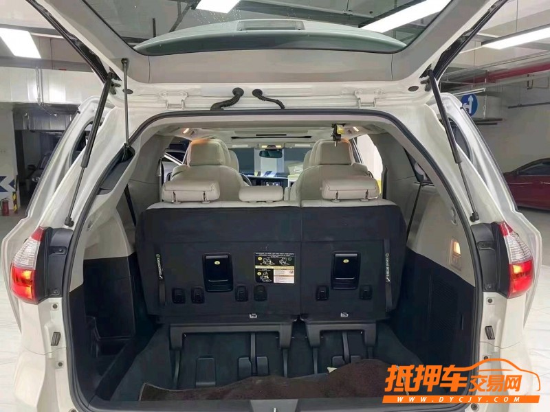 成都20年丰田塞纳2