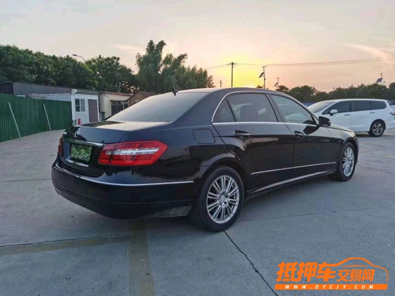 北京12年奔驰E8