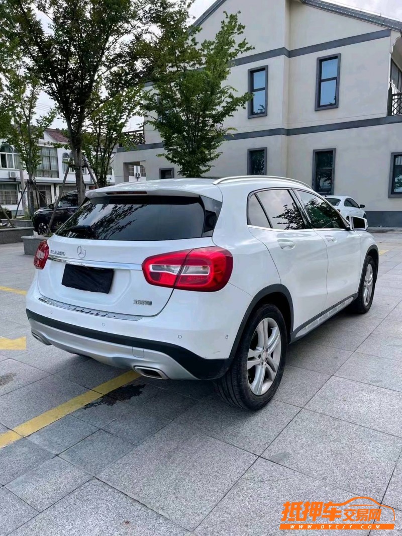 徐州17年奔驰GLA8