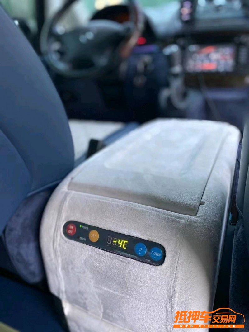 中山13年奔驰威霆6