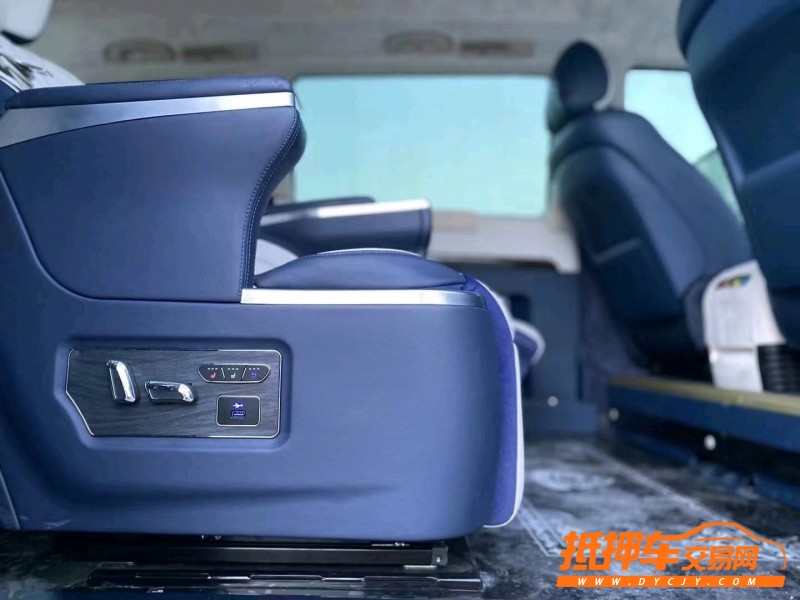 中山13年奔驰威霆9