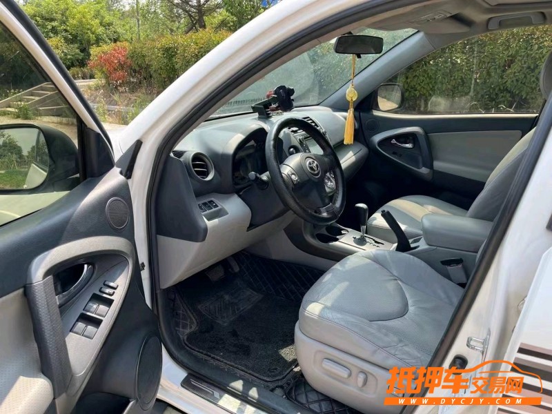 青岛10年丰田RAV44
