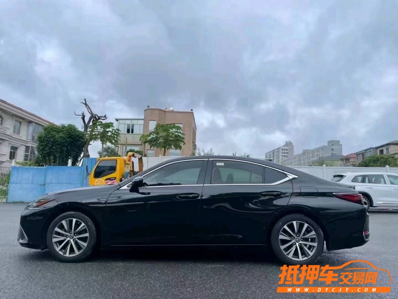 广州18年雷克萨斯ES8