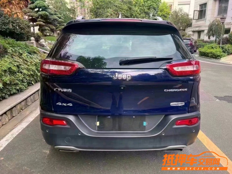東營16年Jeep自由光5