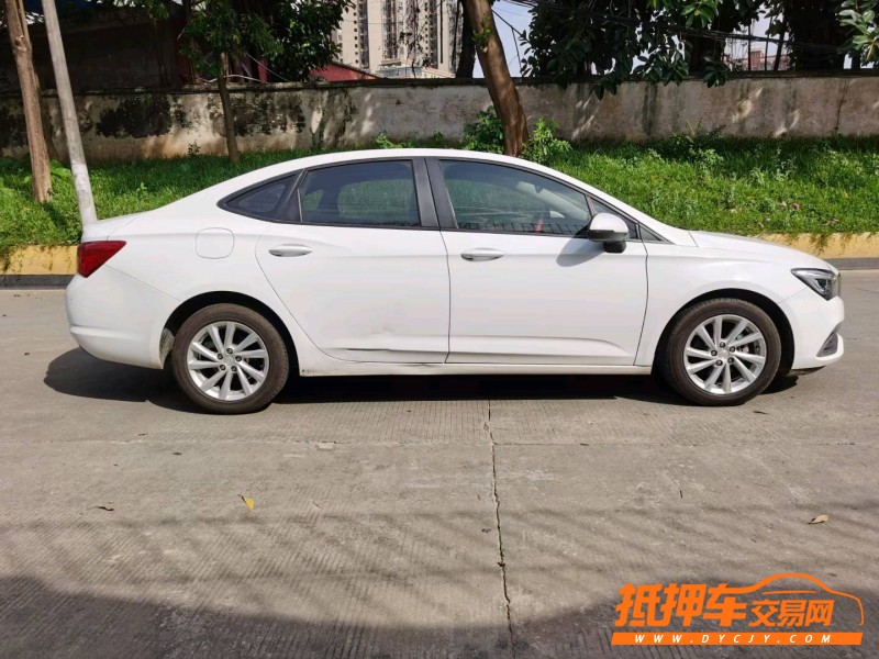 东莞17年别克威朗5