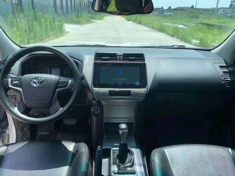北京19年丰田普拉多8
