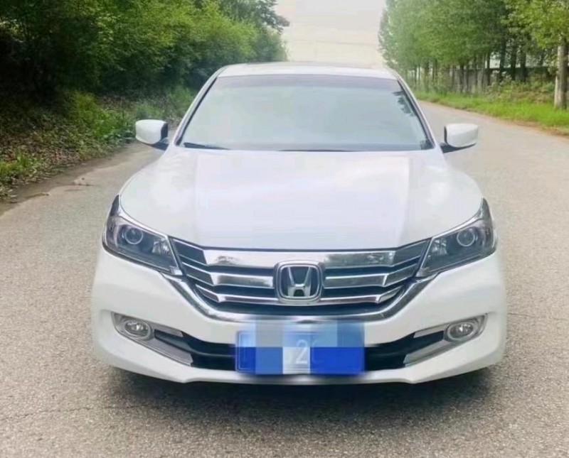 青岛16年本田雅阁1