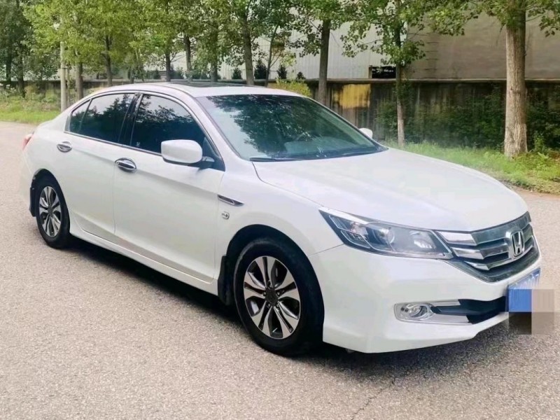 青岛16年本田雅阁2