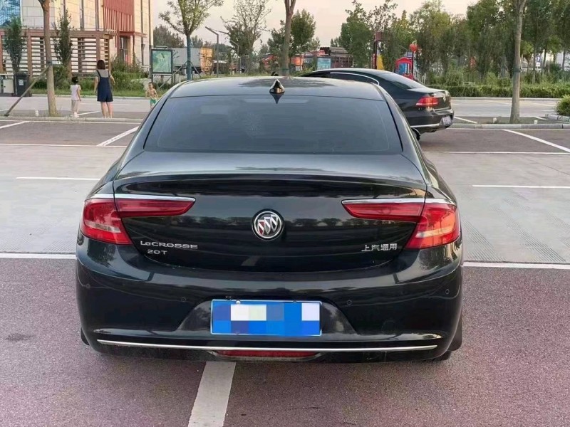 青岛18年别克君越9