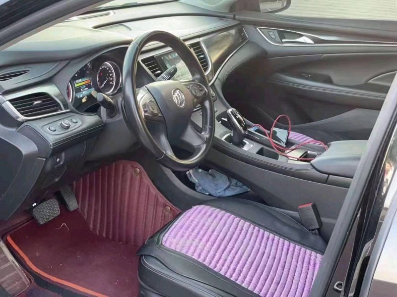 青岛18年别克君越8