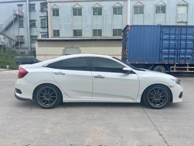 东莞17年本田思域9