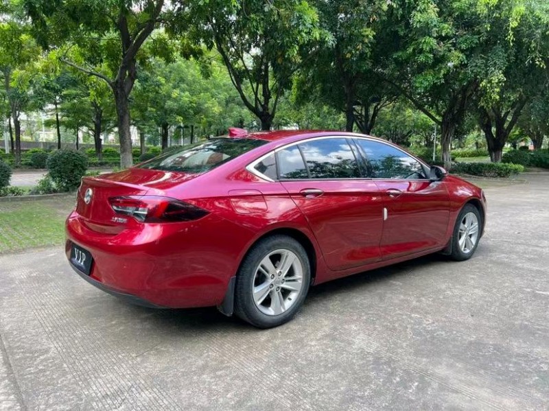 中山17年别克君威8