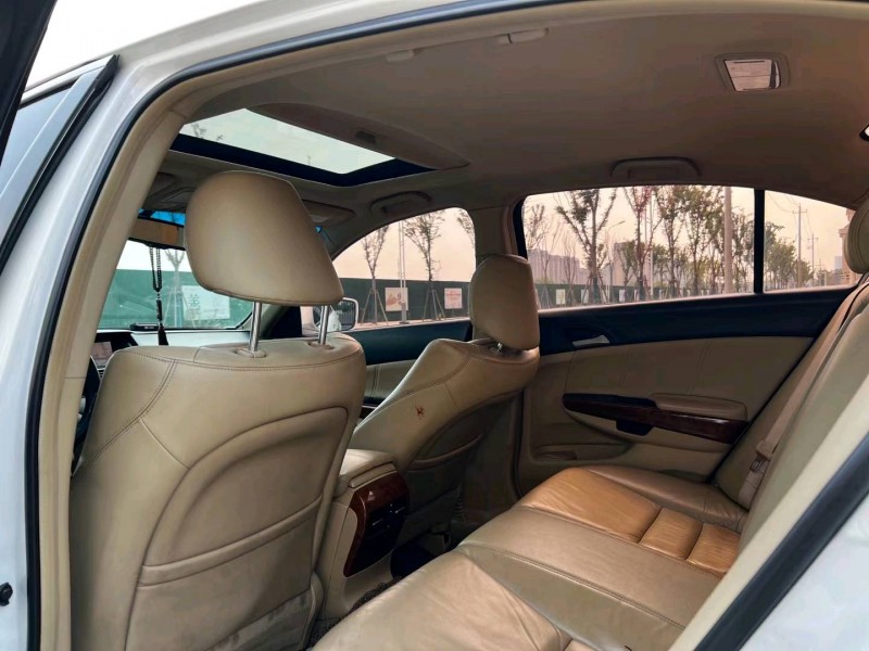 盐城12年本田雅阁8