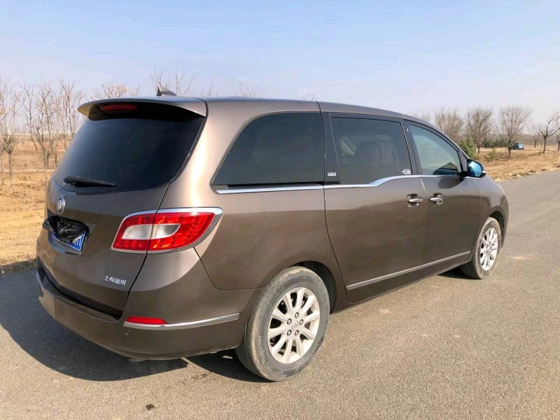 青岛12年别克GL85