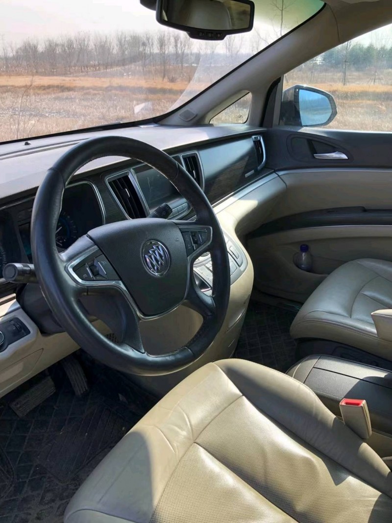 青岛12年别克GL82