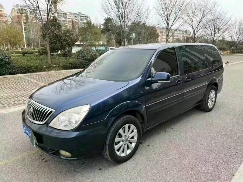 青岛13年别克GL82