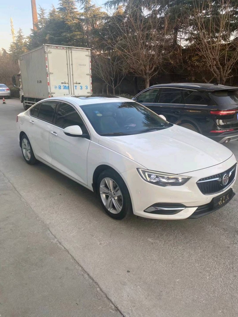 青岛18年别克君威2