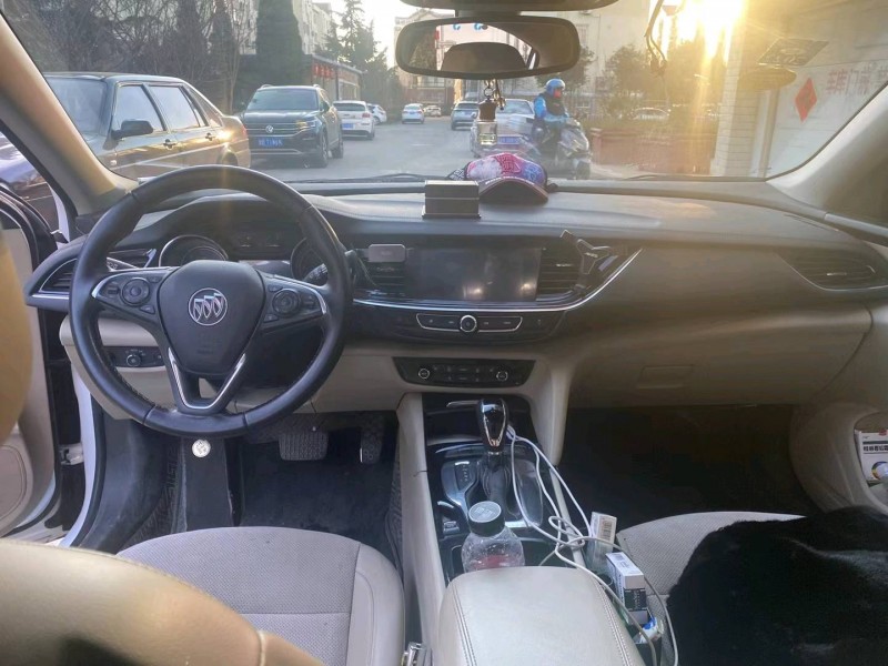 青岛18年别克君威4