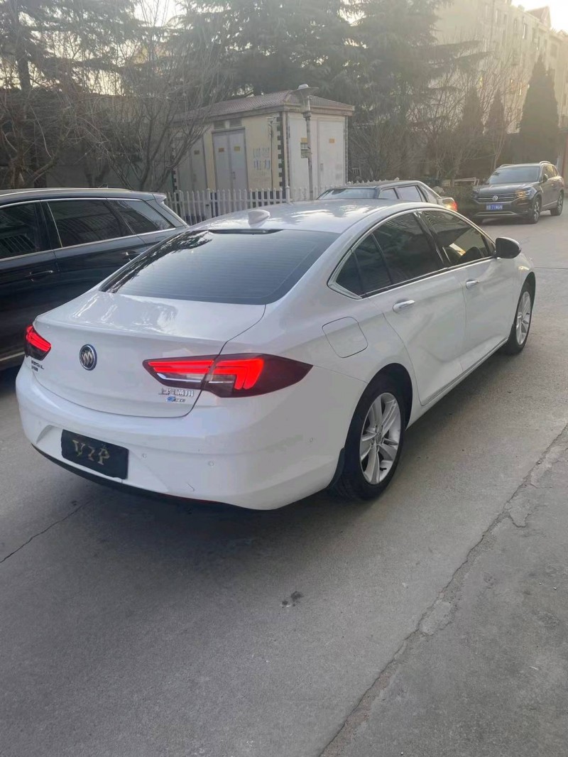 青岛18年别克君威6