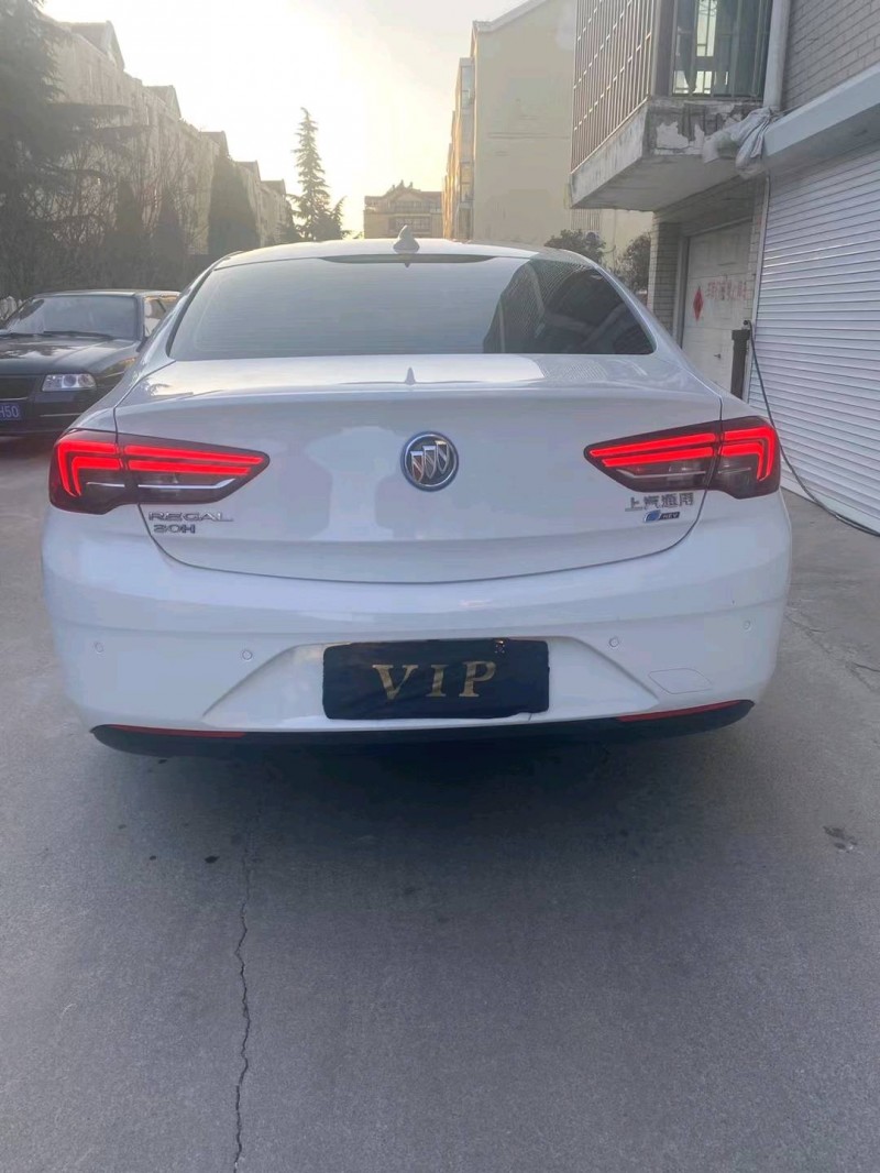 青岛18年别克君威8