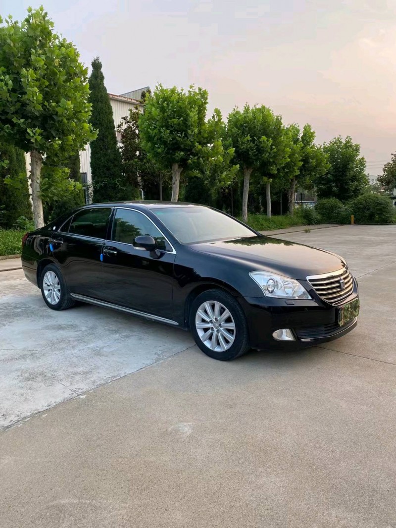 徐州11年丰田皇冠2