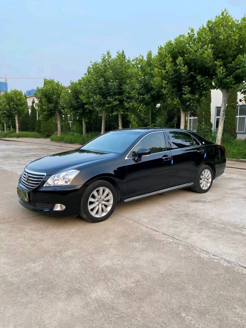 徐州11年丰田皇冠3