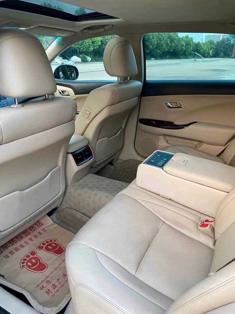 徐州11年丰田皇冠4