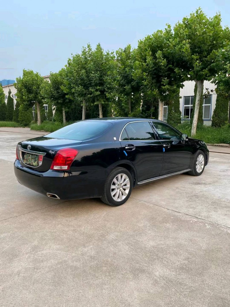 徐州11年丰田皇冠8