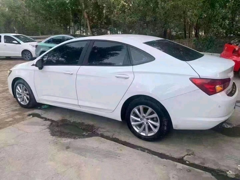 北京17年别克威朗5