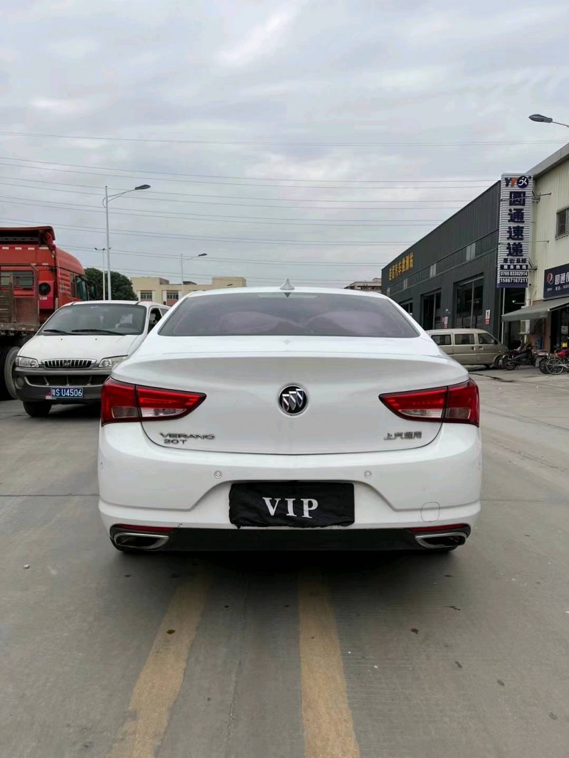 东莞18年别克威朗8