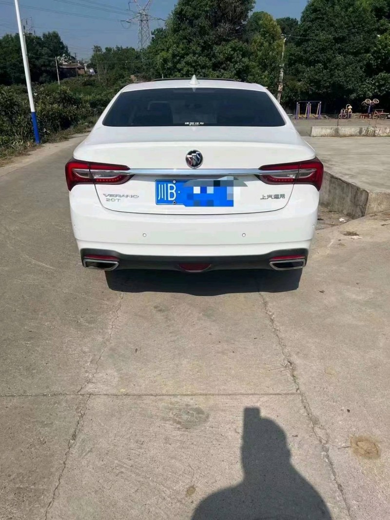 成都20年别克威朗2