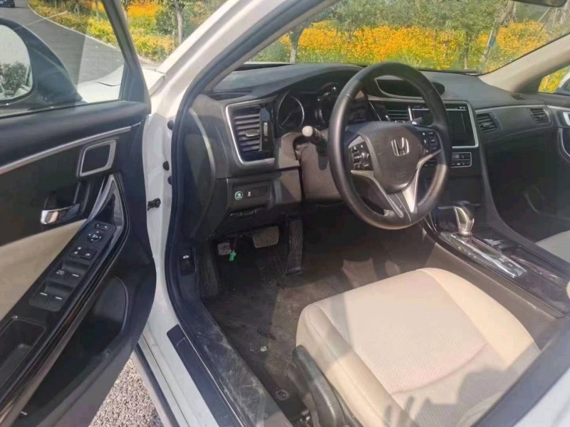 广州16年本田思铂睿4