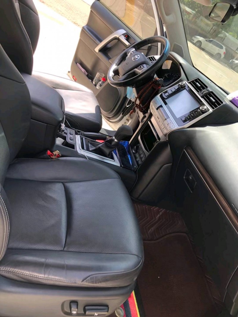 北京18年丰田普拉多4